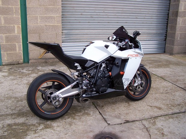 Another KTM RC8 in for an ECU remap – the difference in throttle response is huge.