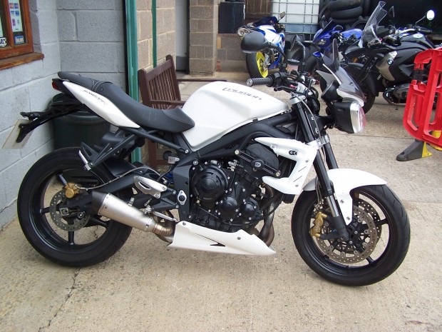 An ECU remap gives the lovely Triumph Street Triple liquid-smooth power delivery.