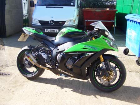 Aaron's ZX-10R serviced, ECU remapped and ready for the Summer...