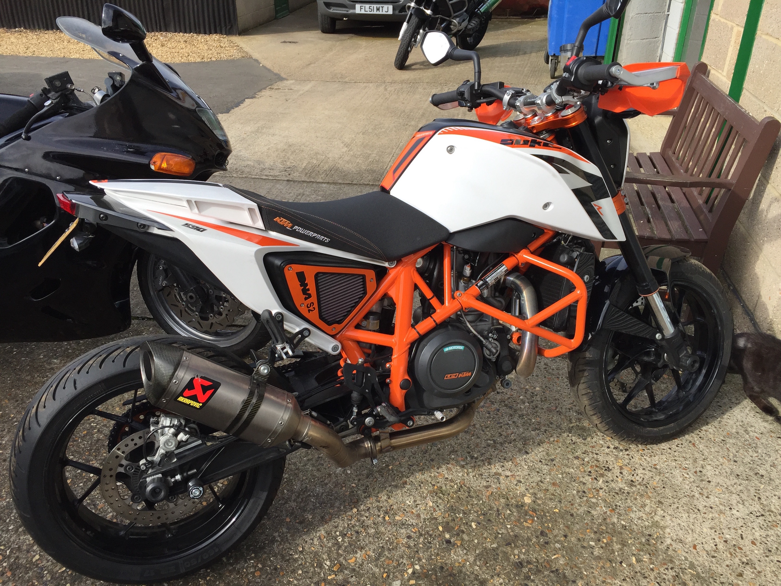 KTM Duke 690 race cam fit and ECU remap – 70bhp at the rear wheel and smooth as silk…